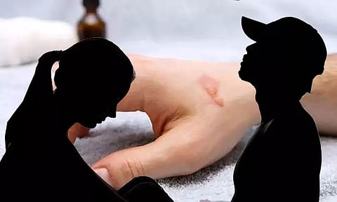 நடத்தையில் சந்தேகம்: காதல் மனைவியை அயன்பாக்சால் சூடு வைத்து கொடுமைப்படுத்திய தொழிலாளி