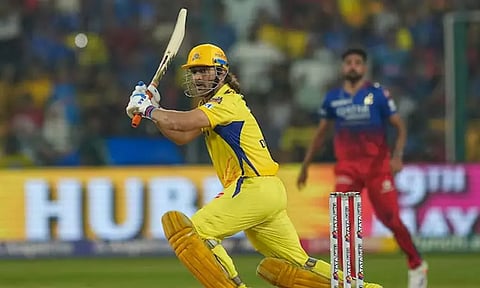 2025 ஐ.பி.எல். தொடரில் விளையாடுவீர்களா? ரசிகரின் கேள்விக்கு தோனி பதில்