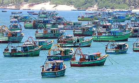 இலங்கை கடற்படையை கண்டித்து காலவரையற்ற வேலை நிறுத்தம்: ராமேசுவரம் மீனவர்கள் முடிவு