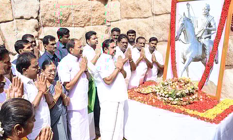 தீரன் சின்னமலையின் வீரத்தையும், தியாகத்தையும் போற்றி வணங்குகிறேன்: எடப்பாடி பழனிசாமி