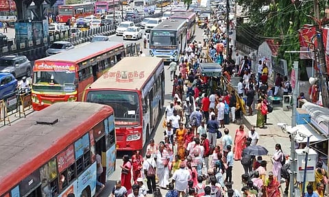ரெயில்கள் ரத்து எதிரொலி.. ஸ்தம்பித்த தாம்பரம் - பஸ்களில் அலைமோதும் பயணிகள் கூட்டம்