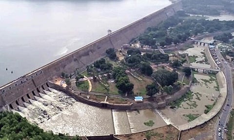 மேட்டூர் அணையில் இருந்து உபரிநீர் திறப்பு குறைப்பு