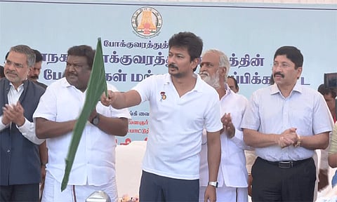 சென்னையில் தாழ்தள மாநகர பேருந்து சேவையை தொடங்கி வைத்தார் அமைச்சர் உதயநிதி