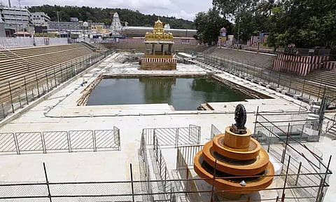 திருமலை தெப்பக்குளத்தில் பராமரிப்பு பணி