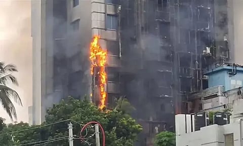 வங்காள தேசத்தில் நட்சத்திர ஹோட்டலில் தீ வைப்பு: 24 பேர் பலி