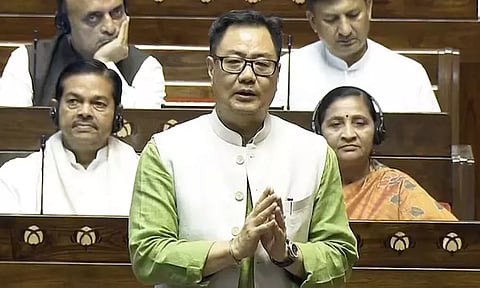 மக்களவையில் வக்பு வாரிய சட்ட திருத்த மசோதா தாக்கல்; எதிர்க்கட்சிகள் வெளிநடப்பு