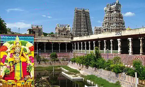 மதுரை மீனாட்சி அம்மன் கமல வாகனத்தில் பவனி