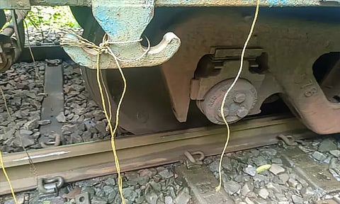 மேற்கு வங்காளத்தில் சரக்கு ரெயில் தடம் புரண்டு விபத்து