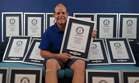 ஒரே நாளில் 15 கின்னஸ் சாதனையை முறியடித்த நபர்