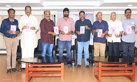 விஜய் சேதுபதி வெளியிட்ட சீனு ராமசாமியின் 'நினைவில் ஒளிரும் ஜிமிக்கி கம்மல்'