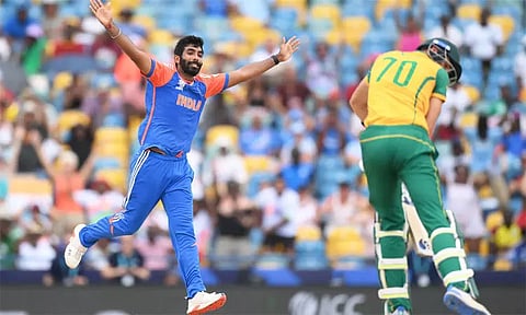 அந்த விஷயத்தில் பும்ரா என்னை விட சிறப்பாக செயல்படுகிறார் - பாக். முன்னாள் ஜாம்பவான் வீரர் புகழாரம்