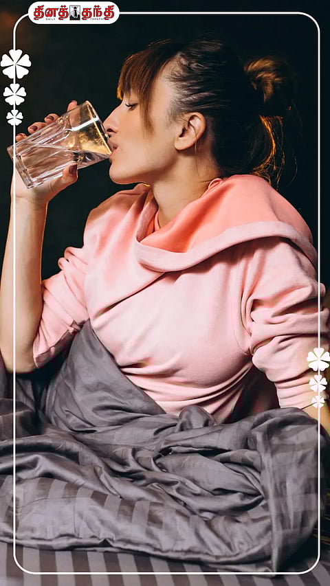 தினமும் இரவு தூங்குவதற்கு முன்பு தண்ணீர் குடிப்பது நல்லதா?