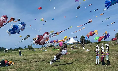 மாமல்லபுரத்தில் 2-வது நாளாக களைகட்டிய சர்வதேச பட்டம் விடும் திருவிழா