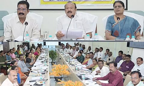 சர்க்கரை ஆலைகளின் செயல்பாடுகள் குறித்து அமைச்சர் தலைமையில் ஆய்வு கூட்டம்