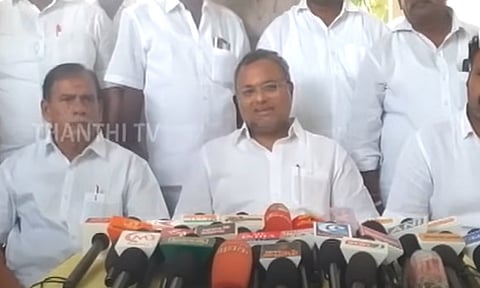 'அரசியல் நிகழ்வுகளில் விஜய் தனது நிலைப்பாடு என்ன என்பதை தெரிவிக்க வேண்டும்' - கார்த்தி சிதம்பரம்