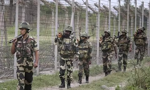 வங்காள தேசத்தில் இருந்து இந்தியாவிற்குள் ஊடுருவ முயன்ற 4 பேர் கைது