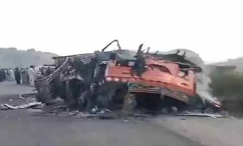 பாகிஸ்தானில் கொடூரம்: 23 பேர் பயங்கரவாதிகளால் சுட்டுக்கொலை