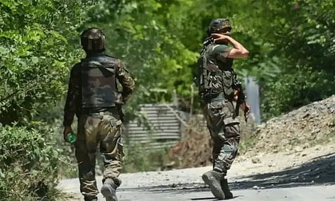 ஜம்மு காஷ்மீர் என்கவுண்டர்: 3 பயங்கரவாதிகள் சுட்டுக்கொலை