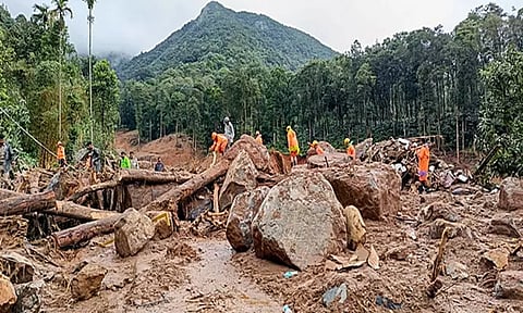 வயநாடு நிலச்சரிவு ஏற்பட்ட பகுதி அருகே மண்சரிவு - மாவட்ட நிர்வாகம் எச்சரிக்கை