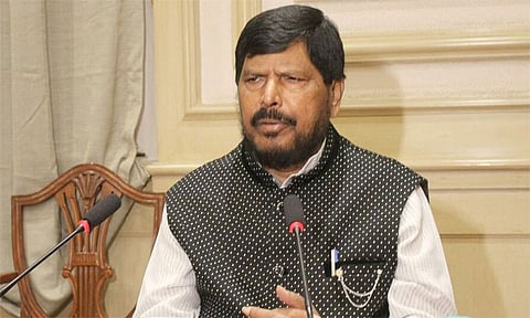 சத்ரபதி சிவாஜி சிலை விவகாரத்தை அரசியலாக்க வேண்டாம்: ராம்தாஸ் அத்வாலே