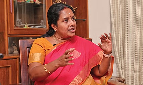 பாலியல் அத்துமீறல்கள் தொடர்பாக பெண்கள் தைரியமாக புகார் அளிக்க வேண்டும்: வானதி சீனிவாசன்