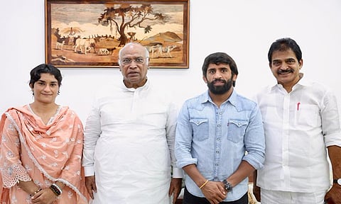 காங்கிரசில் இணைந்தனர் வினேஷ் போகத், பஜ்ரங் புனியா