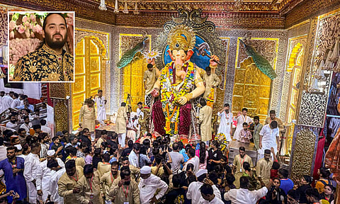 ரூ.15 கோடி மதிப்பிலான தங்க கிரீடத்தை விநாயகருக்கு காணிக்கையாக வழங்கிய ஆனந்த் அம்பானி