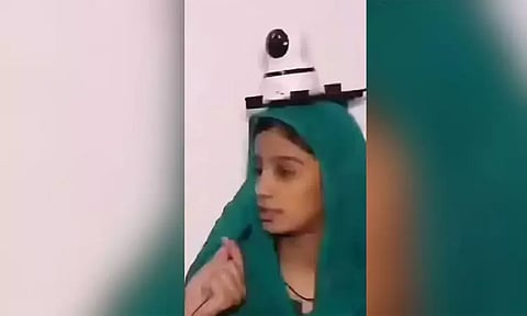 தலையில் சிசிடிவி கேமராவுடன் உலா வரும் இளம்பெண்