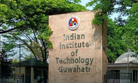 ஐஐடி கவுகாத்தி விடுதி அறையில் மாணவர் சடலமாக மீட்பு-போராட்டம் வெடித்தது