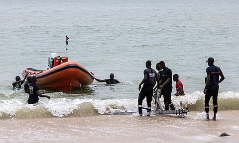 செனகல்: அகதிகள் படகு கடலில் கவிழ்ந்து விபத்து - 26 பேர் பலி