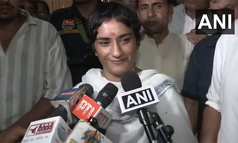 அரியானா சட்டசபை தேர்தல்: ஜுலானா தொகுதியில் வினேஷ் போகத் வேட்புமனு தாக்கல்