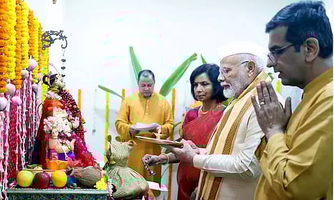 சுப்ரீம் கோர்ட்டு தலைமை நீதிபதி வீட்டில் விநாயகர் சதுர்த்தி கொண்டாட்டம்: பிரதமர் மோடி பங்கேற்பு