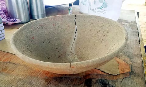 வெம்பக்கோட்டை அகழாய்வில் மண் பாத்திரம் கண்டெடுப்பு