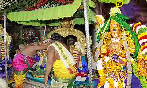 சுந்தரேஸ்வரருக்கு பட்டாபிஷேகம்