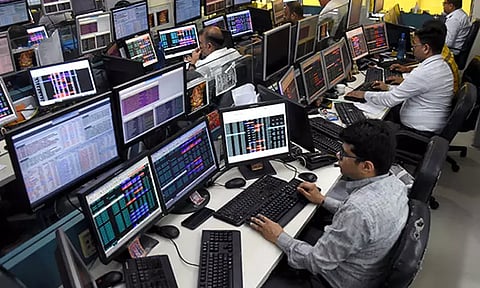 மும்பை பங்கு சந்தை; சென்செக்ஸ் குறியீடு 407 புள்ளிகள் உயர்வு