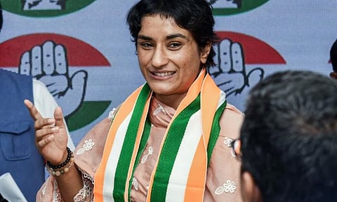 ரூ.2 கோடி சொத்து; 3 கார்கள்- வினேஷ் போகத் சொத்து மதிப்பு எவ்வளவு தெரியுமா ?