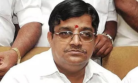 பாஜகவில் இருந்து விலகி அதிமுகவில் இணைந்தார் மைத்ரேயன்