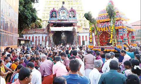 சுசீந்திரம் தாணுமாலய சாமி கோவிலில் தேரோட்டம்: திரளான பக்தர்கள் சாமி தரிசனம்