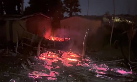 பீகாரில் மர்ம நபர்களால் தீக்கிரையாக்கப்பட்ட 21 வீடுகள்