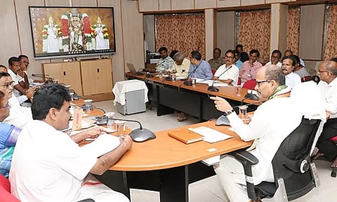 திருமலையில் 8-ம் தேதி கருட சேவை.. விரிவான ஏற்பாடுகள்: தேவஸ்தான அதிகாரி ஆய்வு