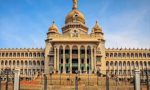 பெண் ஊழியர்களுக்கு மாதவிலக்கு கால விடுமுறை-கர்நாடக அரசு திட்டம்