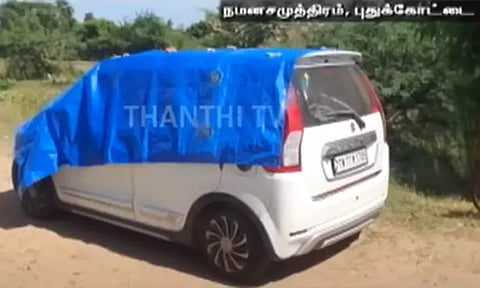 சாலையோரம் நின்ற காரில் 5 பேர் சடலமாக மீட்பு - புதுக்கோட்டை அருகே பரபரப்பு