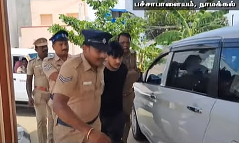 நாமக்கல் அருகே நிற்காமல் சென்ற கண்டெய்னர் லாரி மடக்கி பிடிப்பு: கொள்ளையன் சுட்டுக்கொலை