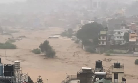 நேபாளத்தில் கனமழையால் ஏற்பட்ட வெள்ளத்தில் சிக்கி 39 பேர் பலி