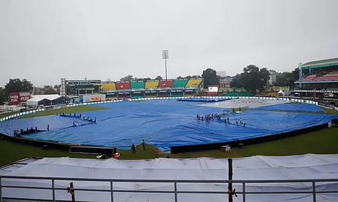கான்பூர் டெஸ்ட்: மழை காரணமாக 3-வது நாள் ஆட்டம் தொடங்குவதில் தாமதம்