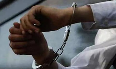 ரூ.2 ஆயிரம் லஞ்சம் வாங்கிய பெண் கிராம நிர்வாக அலுவலர் கைது