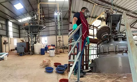 ம.பி.: ஆலையில் ரூ.1,814 கோடி மதிப்பிலான போதை பொருட்கள் பறிமுதல்; குஜராத் மந்திரி பாராட்டு