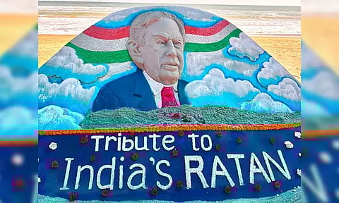 மறைந்த ரத்தன் டாடாவுக்கு ஒடிசா கடற்கரையில் மணல் சிற்பம்