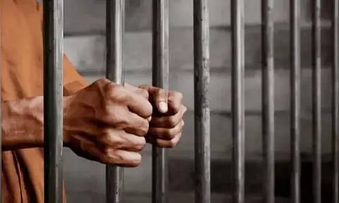 அசாம்: சிறையில் இருந்து 5 விசாரணைக் கைதிகள் தப்பி ஓட்டம்