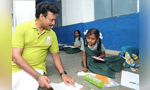 மும்மொழிக்கொள்கையை ஏற்க மத்திய அரசு அழுத்தம்; பள்ளிக்கல்வித்துறை அமைச்சர் குற்றச்சாட்டு